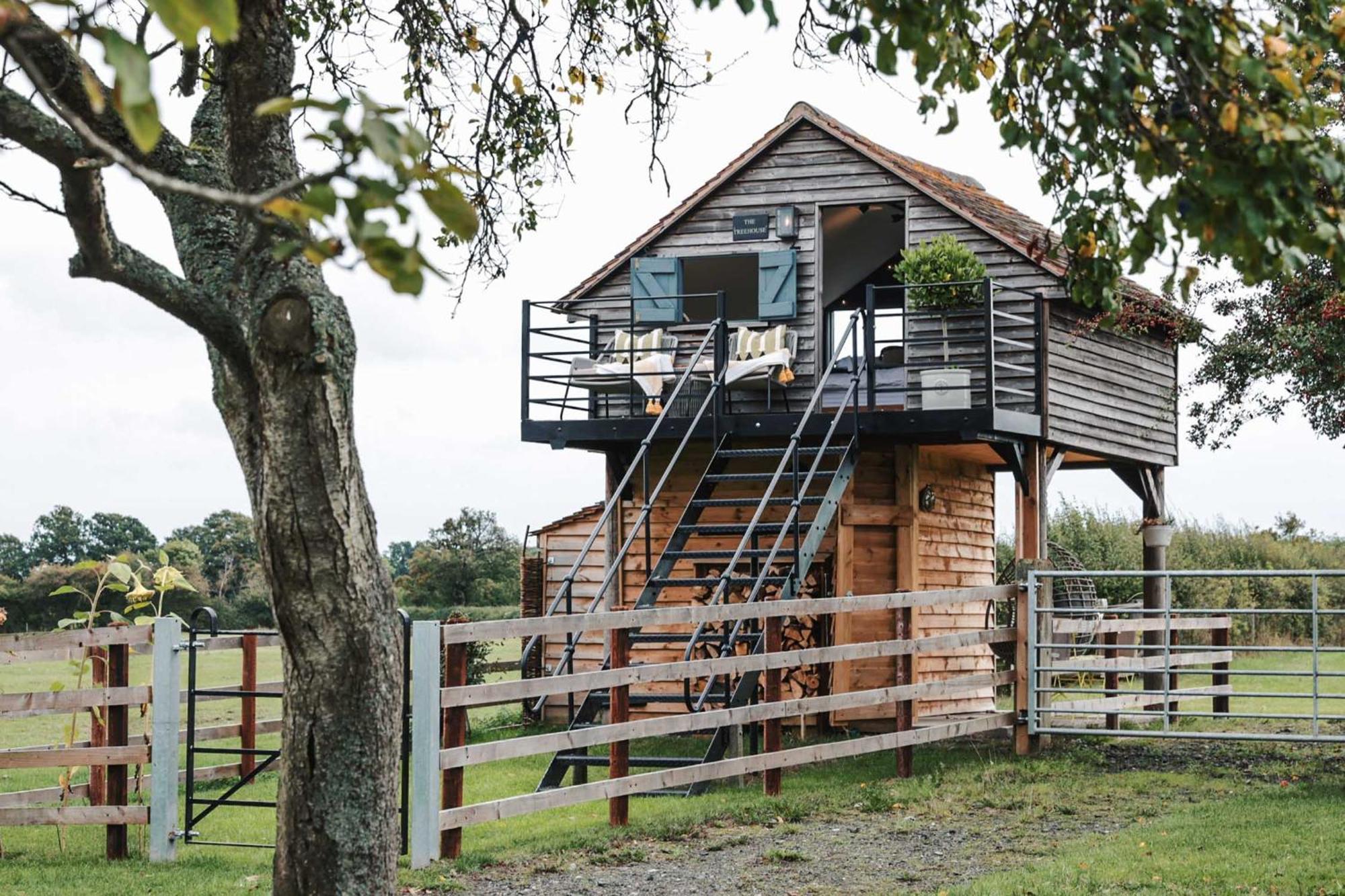 The Treehouse At Humblebee Hall Worcester Zewnętrze zdjęcie